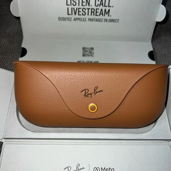 Ray-Ban Wayfarer Matte Black Sunglasses - Picture 8 of 9